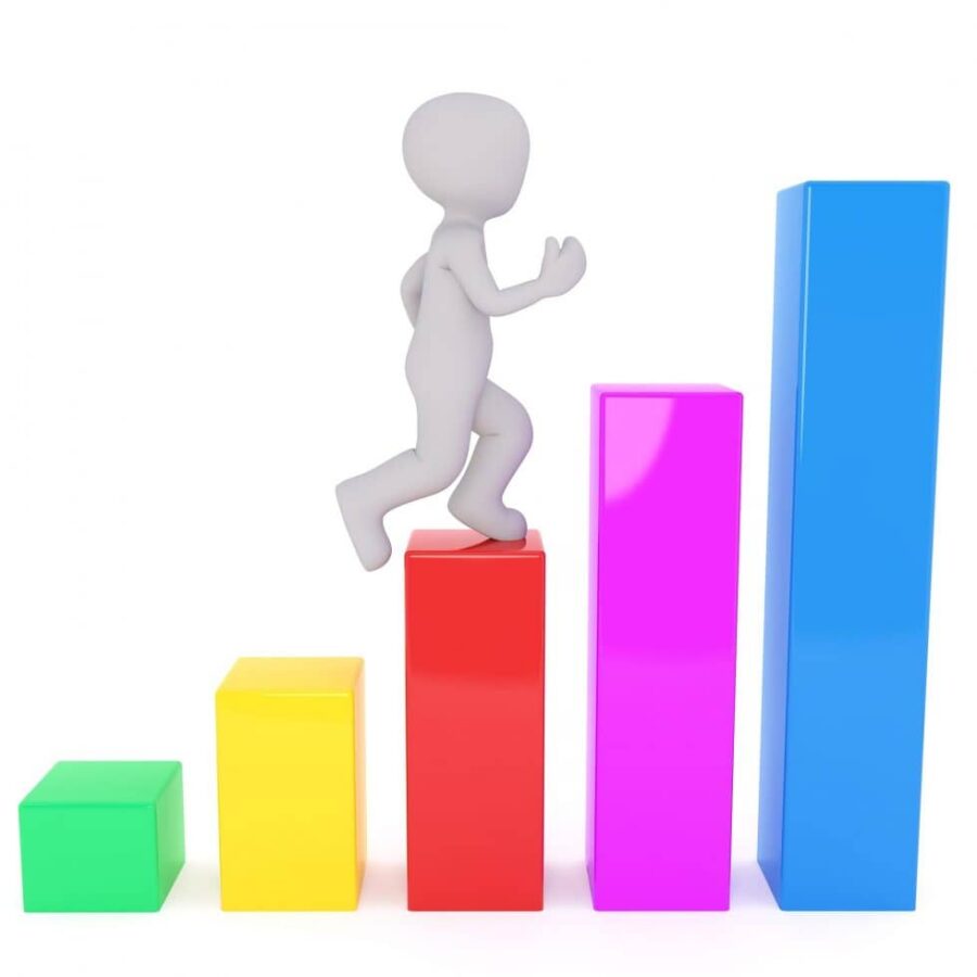 Figur, die in einem bunten Balkendiagramm auf ein festgelegtes Ziel zusteuert.